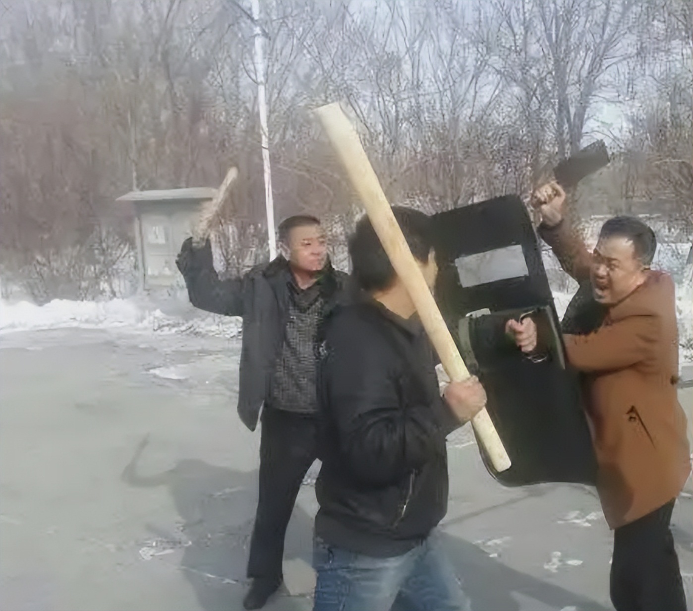 农民被警察抓走了后续,陕西一村民被查处