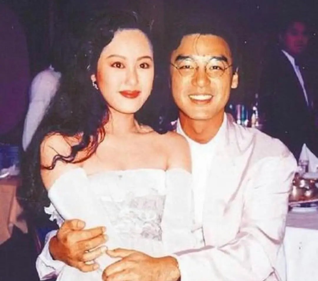 香港第一败家女，败光2个亿万富翁，为还2.5亿债款41岁做“*星艳**”