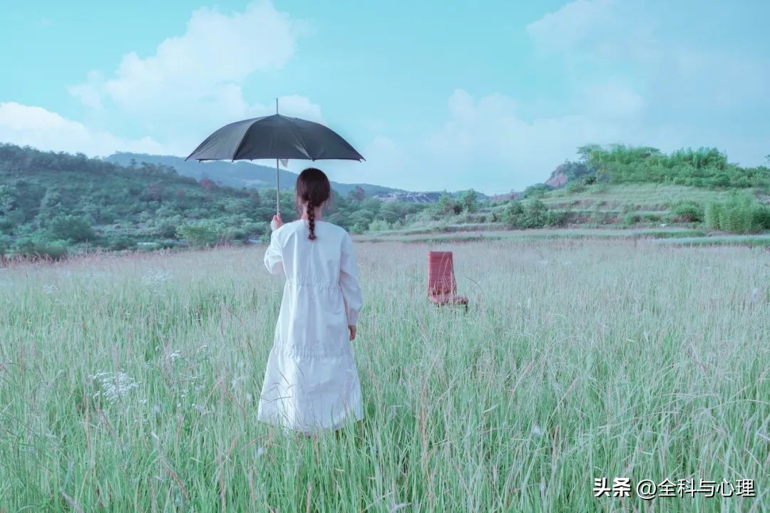 看不惯一个人说明自己也有问题,看不惯一个人最好的回击方式