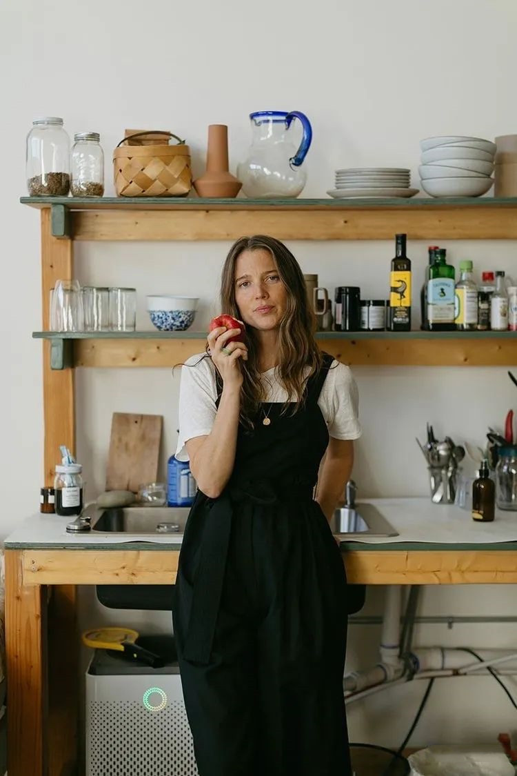 夏天穿黑色还是白色衣服好看,夏天来了穿白色好看还是黑色好看