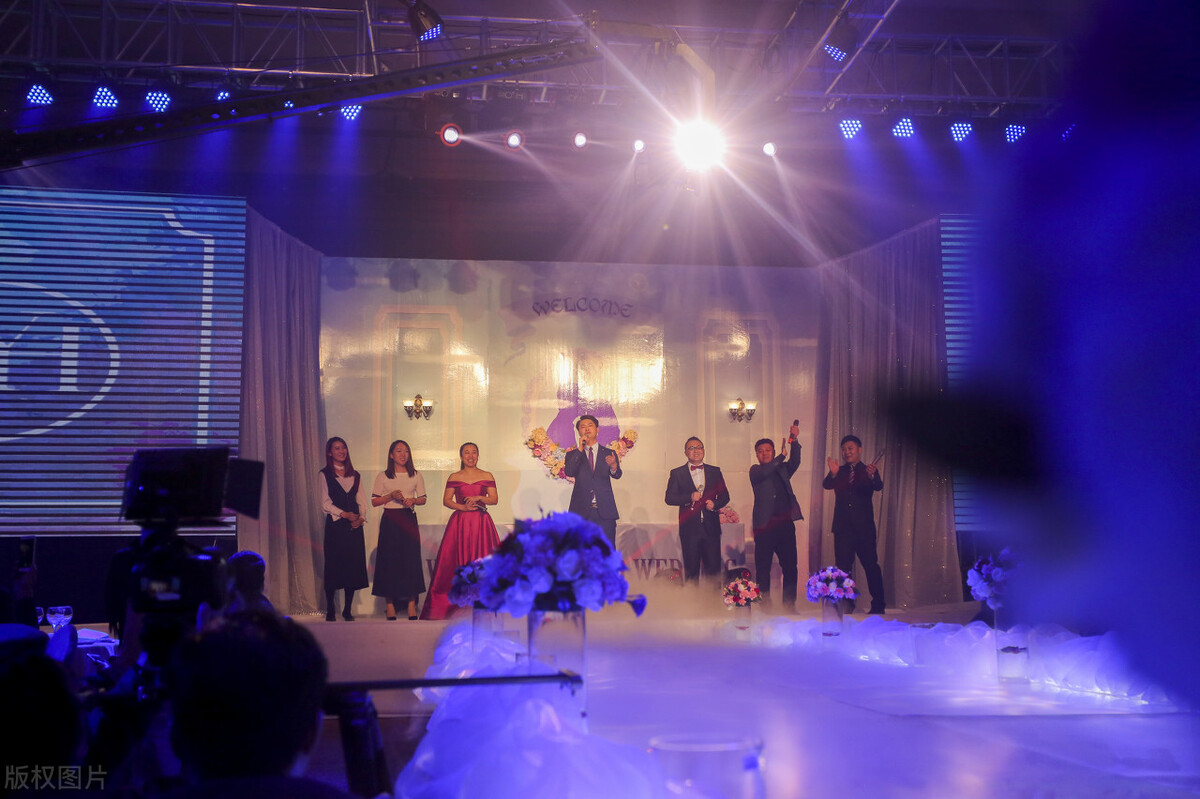 白事金牌司仪翁锦的主持词范文,金牌女司仪婚礼主持词完整版