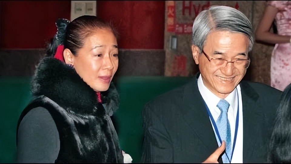 5000万婚礼细节曝光！他“嫁入”豪门，还是赌王家族赚了？