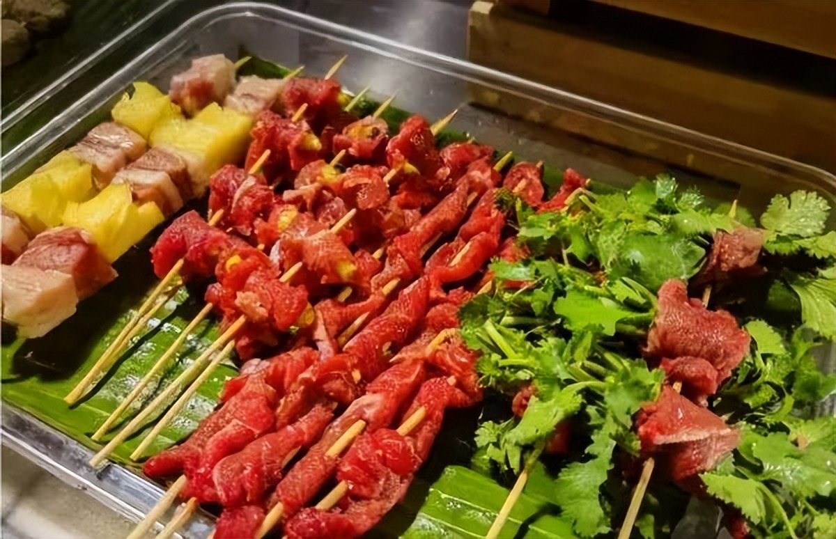 【夜市梦想家】学平面设计的她在南宁平西路开炸串店！爸妈鼓励：想做就去做