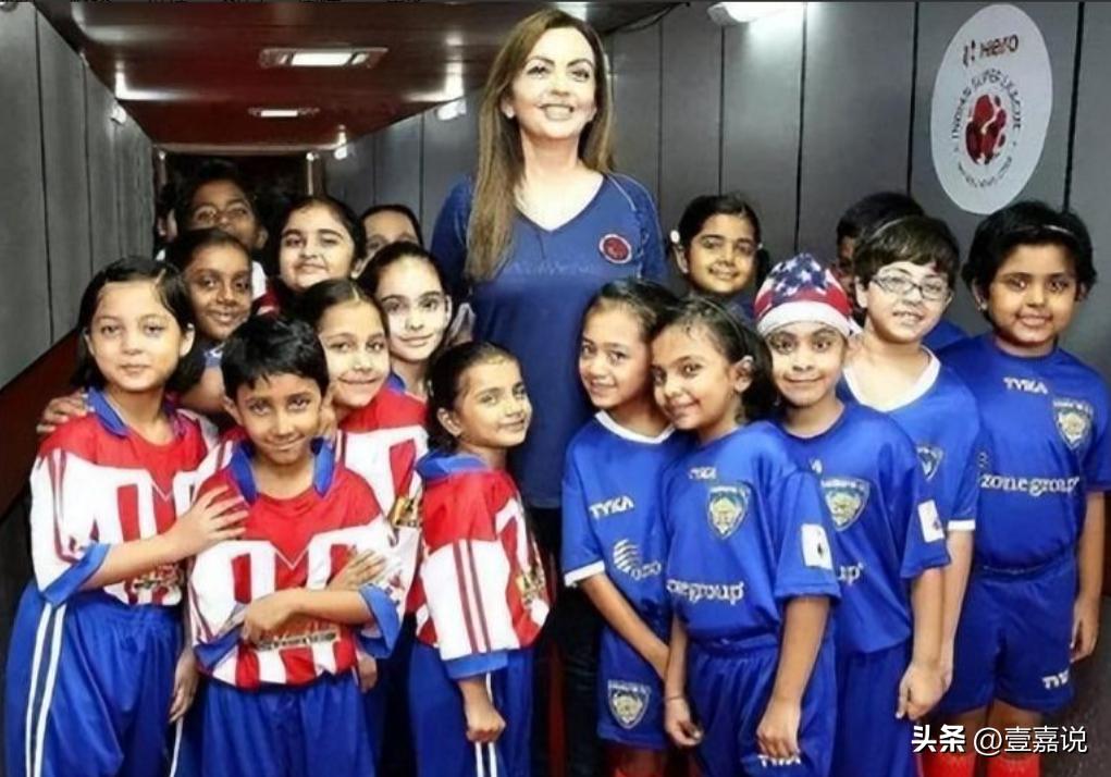 印度首富之妻有多壕,印度首富的妻子手机壳