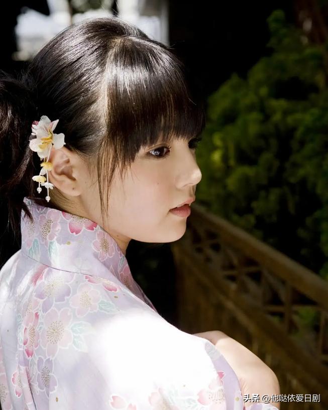 30岁的写真偶像，娃娃脸筱崎爱，一直都很美，人间清醒，热爱生活