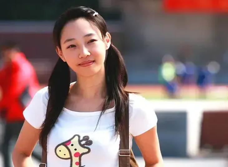 白百何陈羽凡公开离婚5年后，她带儿子改嫁导演，他却落魄无比