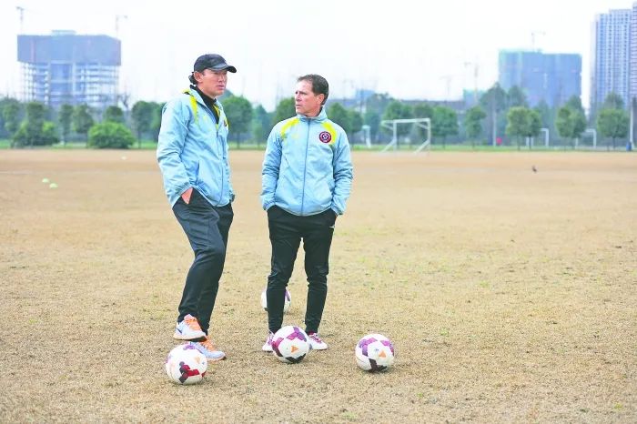 牛洪利孙继海,牛洪利大连