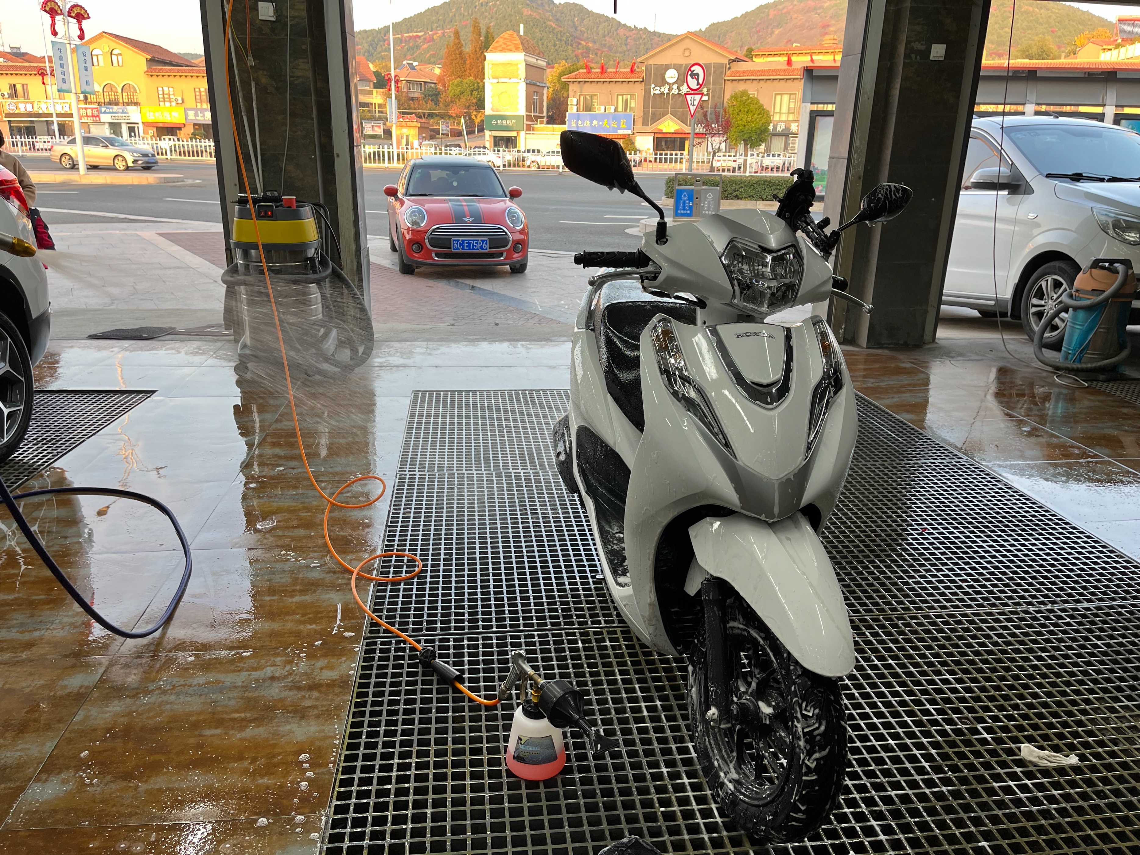 lead125拆转向灯,lead125改装双闪开关