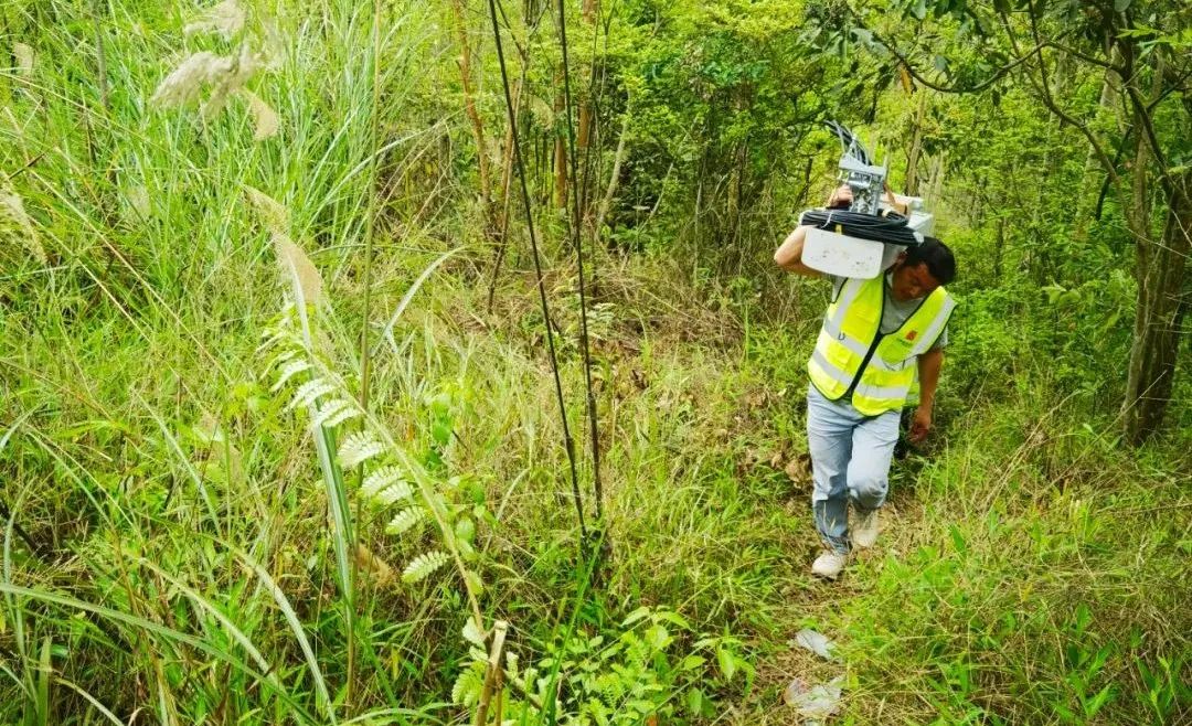东航客机搜救现场画面,东航坠机搜救现场