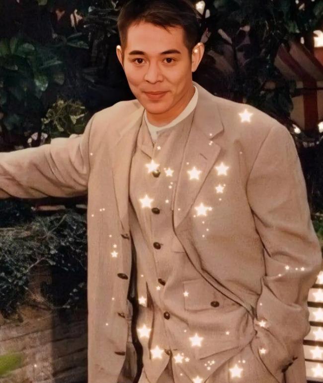 7次断手、全身100多针、大小便*禁失**，这些武打明星让人动容