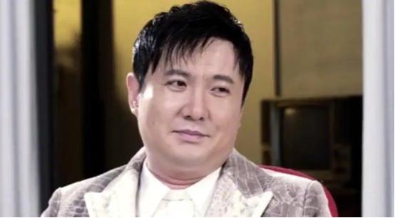 年轻时帅炸天的8位男星，中年后，有人胖快200斤，有人秃成地中海