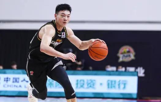 CBA三热点:小巨人对塞尔维亚砍准3双，艾伦力挺手帝，小丁转战NBL