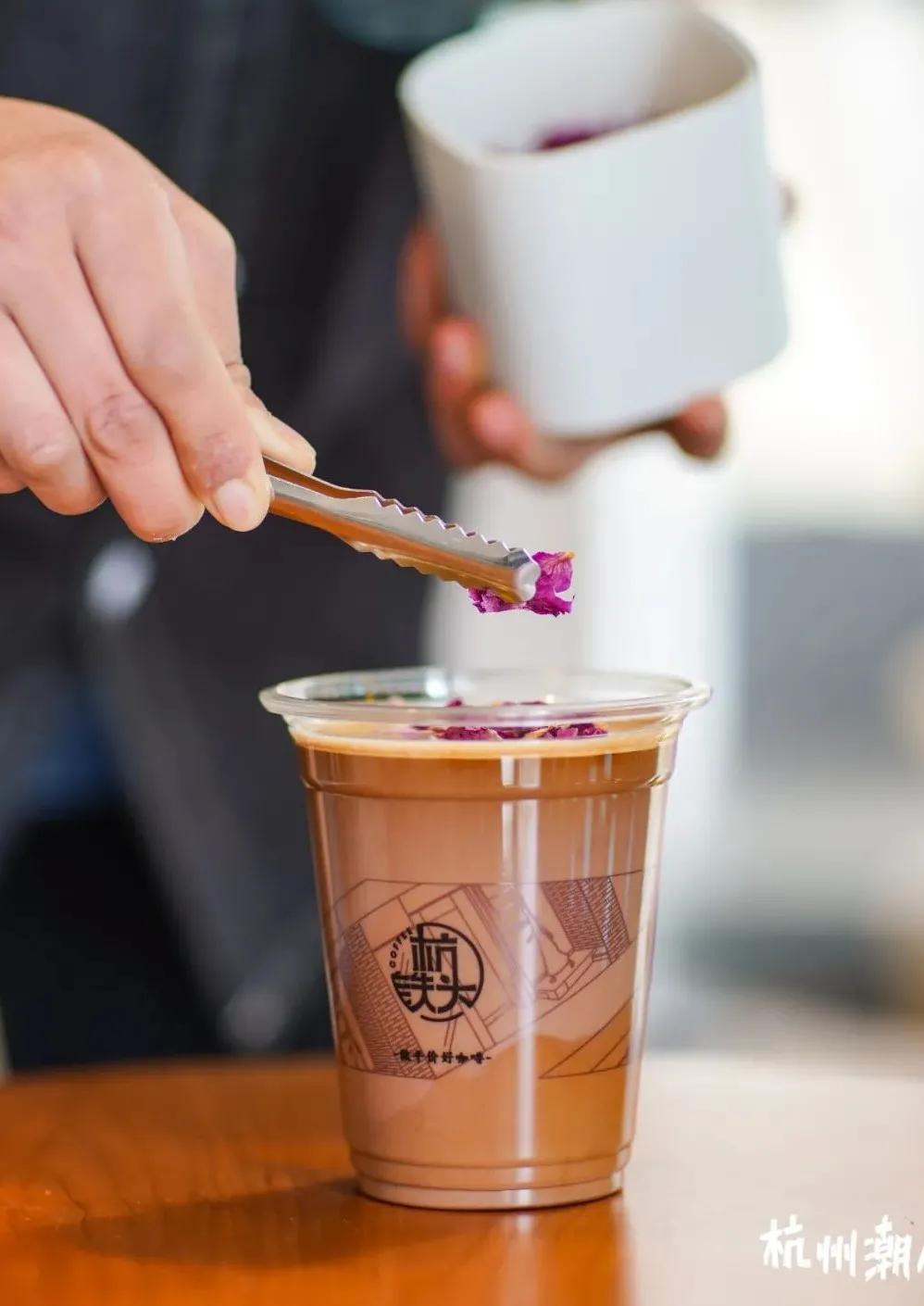 杭州「社区咖啡」大佬，打工人的续命水上新了