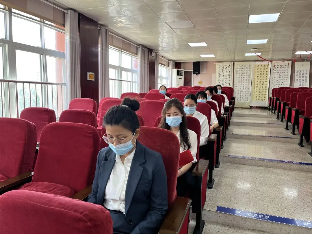 当好引路人一起向未来——洛龙区第一实验小学翠云校区师德演讲