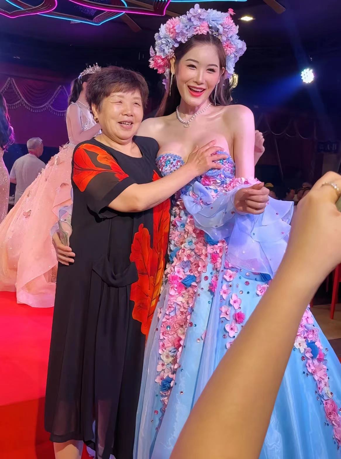 泰国人妖变身飞车*党**，利用美*诱色**惑抢劫，印度人第一个受害