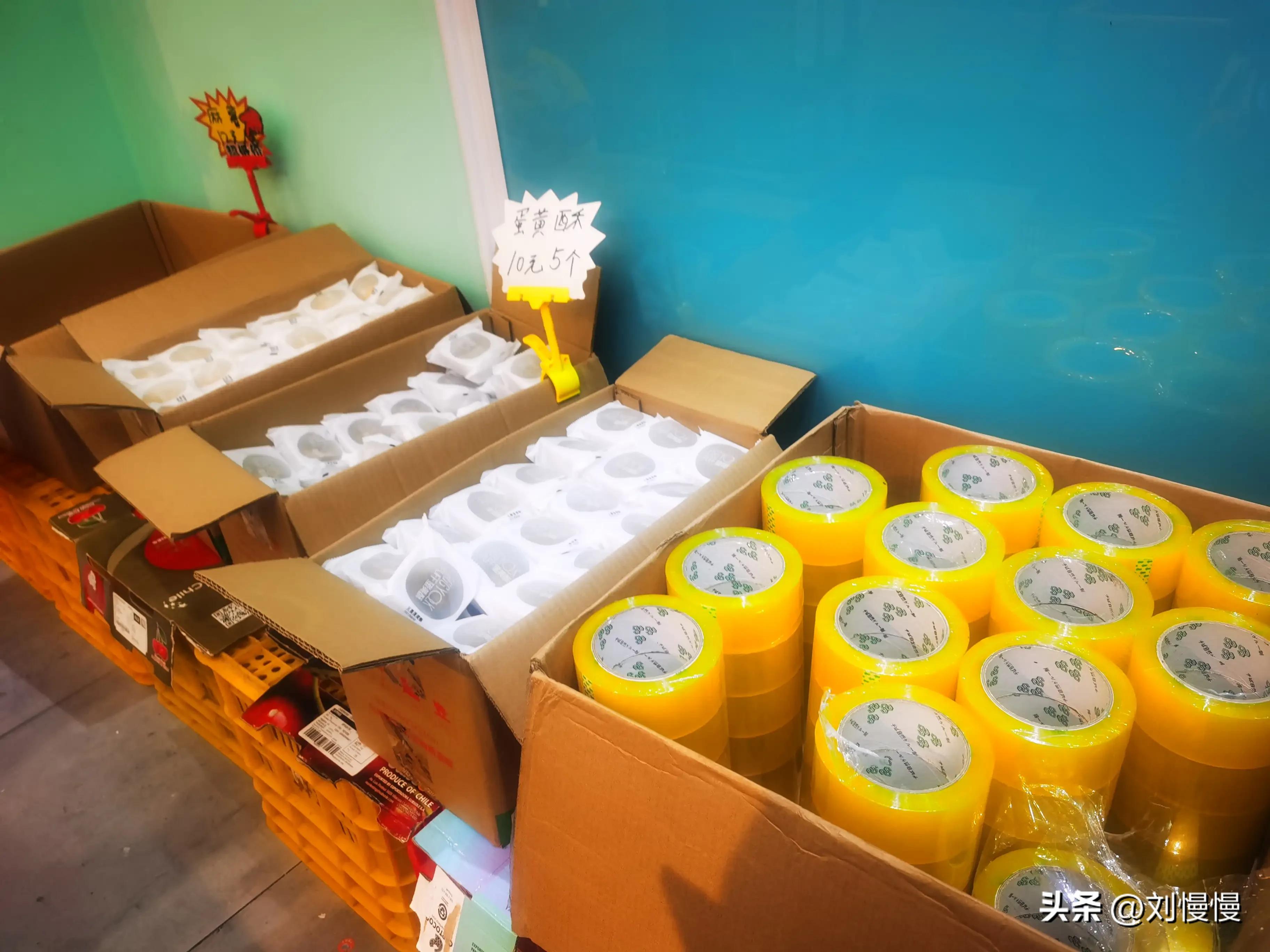 新手摆地摊卖水果一年有多少收入,乡镇路边卖水果一年能赚多少钱