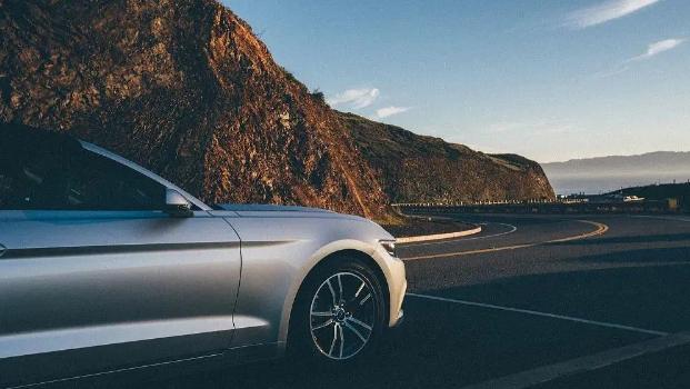 膜一姐说汽车贴膜：别再被4S店忽悠了，买车免费送膜？你敢贴吗？