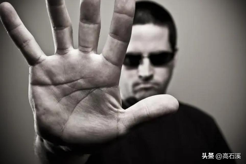 养孔雀一年能挣多少钱,我靠养殖发家致富