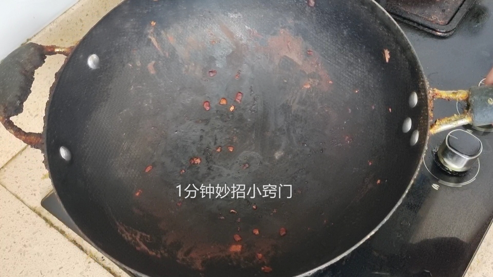 不锈钢锅底烧糊后如何清洁,锅底烧糊了别用钢丝球擦