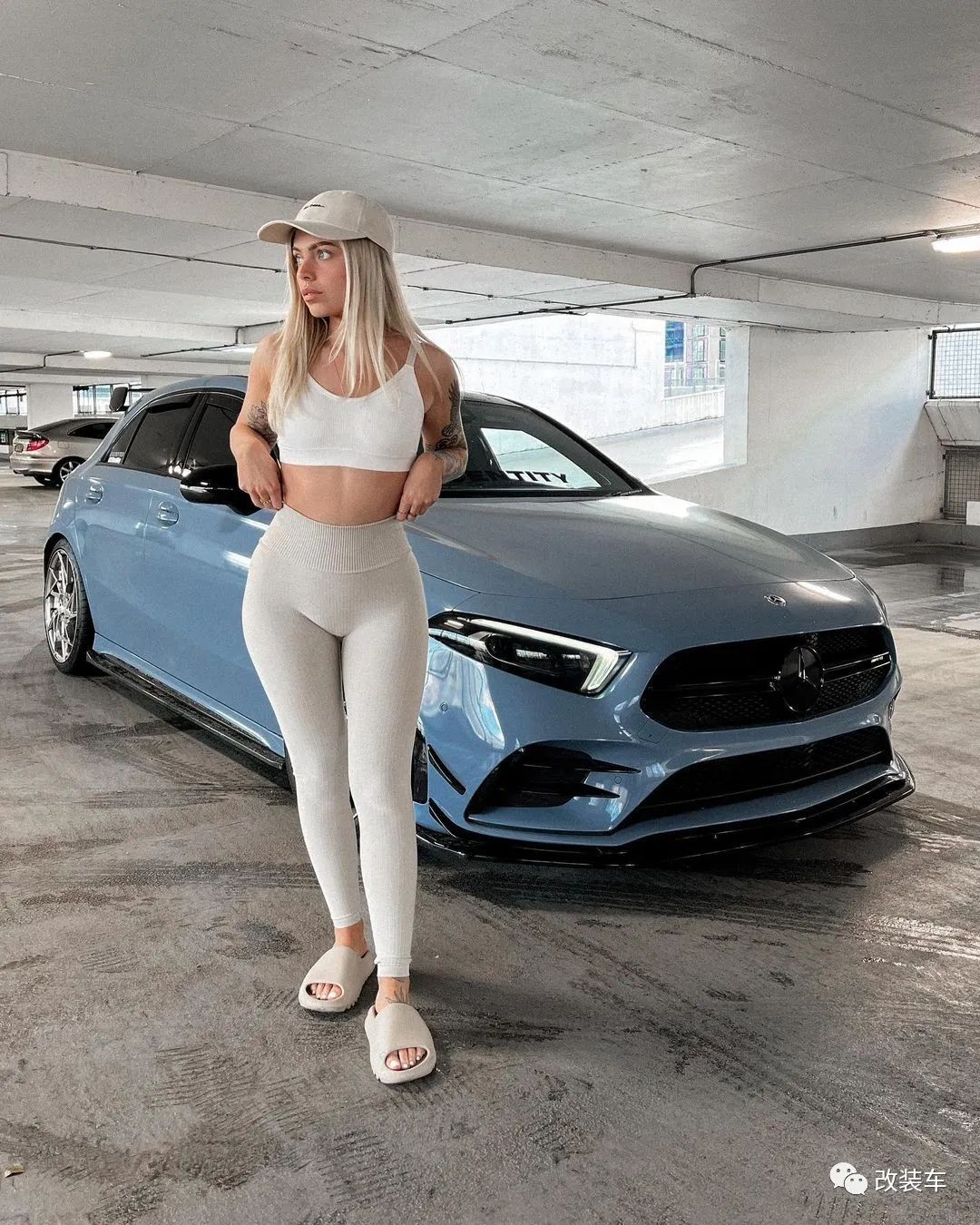 奔驰c级小姐姐改装,奔驰威霆改装小姐姐