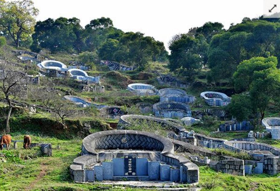 湖南大山里面住着一户人家,湖南大山有活人墓吗