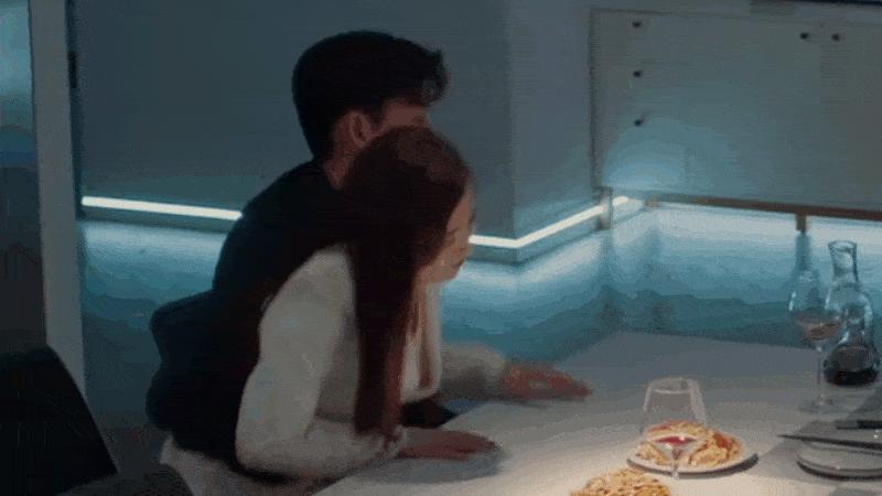 “裸体”艺术，64岁杨丽萍的孔雀舞，真的不是在公开耍流氓？