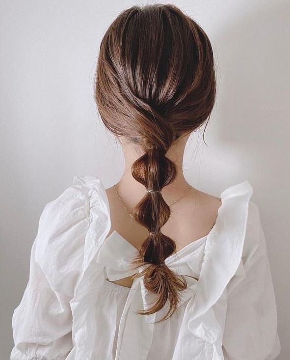 长马尾辫的各种扎法步骤图解,如何扎出凌乱的马尾辫详细教程