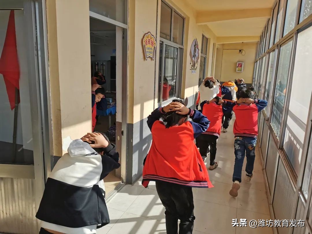 新闻周播报完整版,周播报抖音