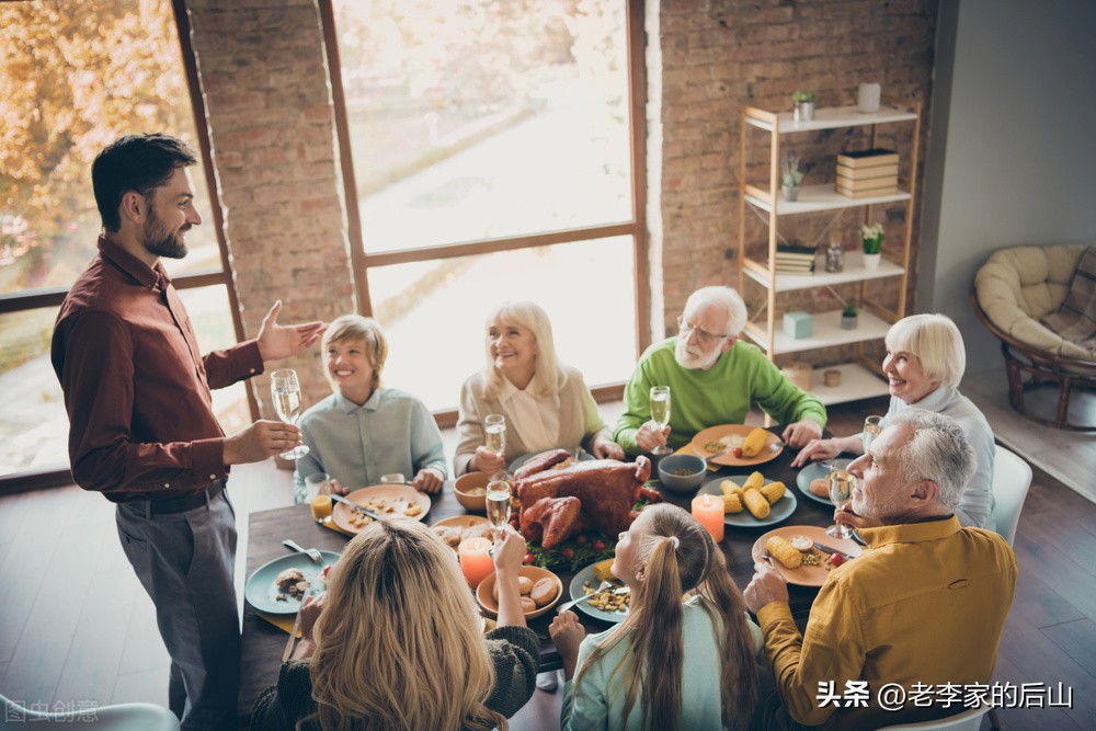 一个男人怎么让两个女人相处和谐,一个男人和三个女人的感情纠葛