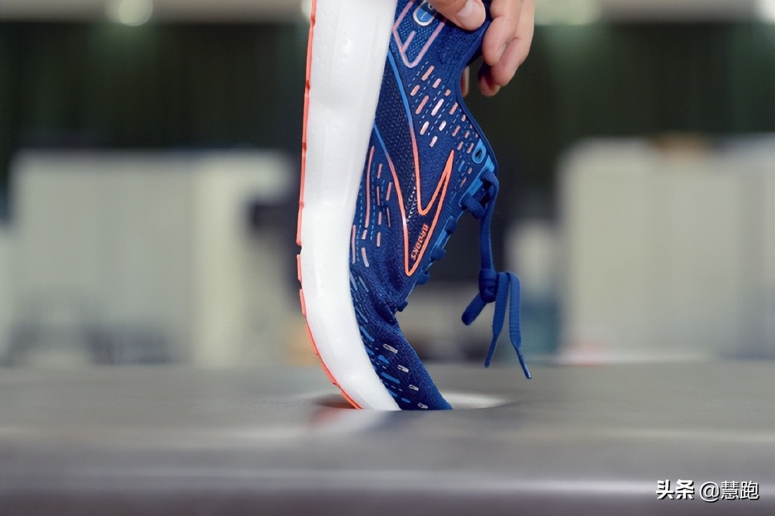 什么样的跑鞋能提高速度,适合日常跑步训练的跑鞋