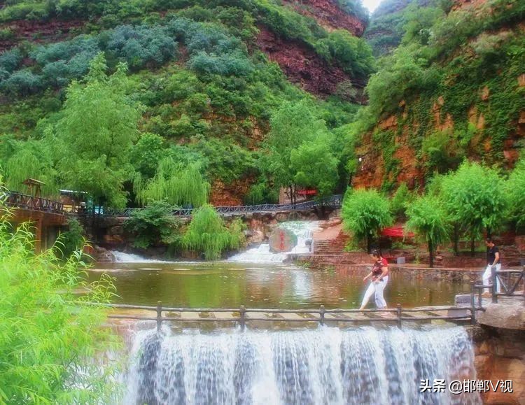 人间仙境七步沟,雨后天边云雾缭绕宛如人间仙境