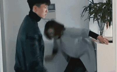 叛逆期孩子和父母有隔阂,初中生叛逆期家长如何引导