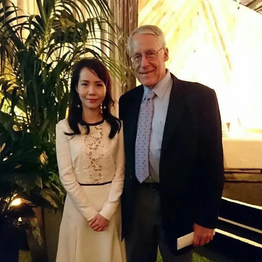 报应来了？抛弃李嘉欣、伤害关之琳后，刘銮雄快被吕丽君逼疯了