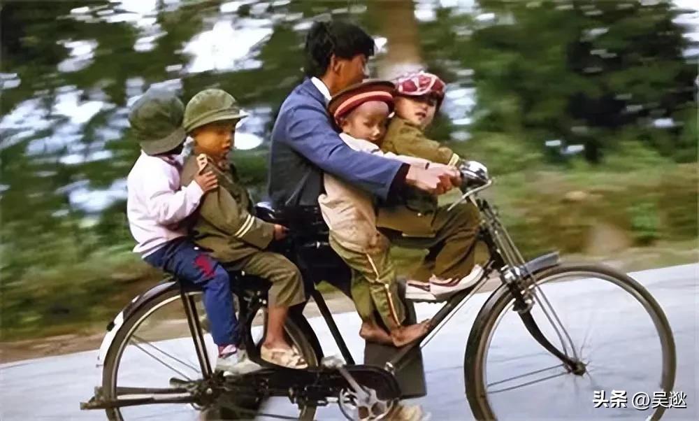 80年代一辆凤凰自行车多少钱,八十年代一辆永久自行车值多少钱