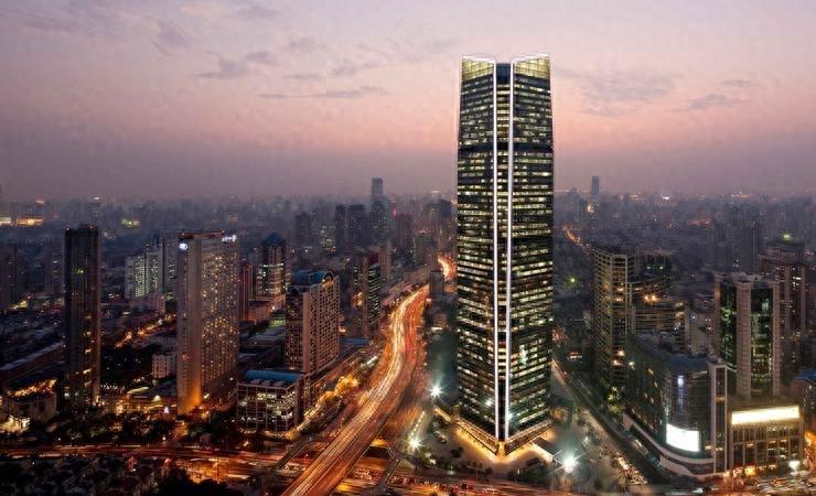 我国最富包租婆一年收两千亿,中国最大的包租公是谁