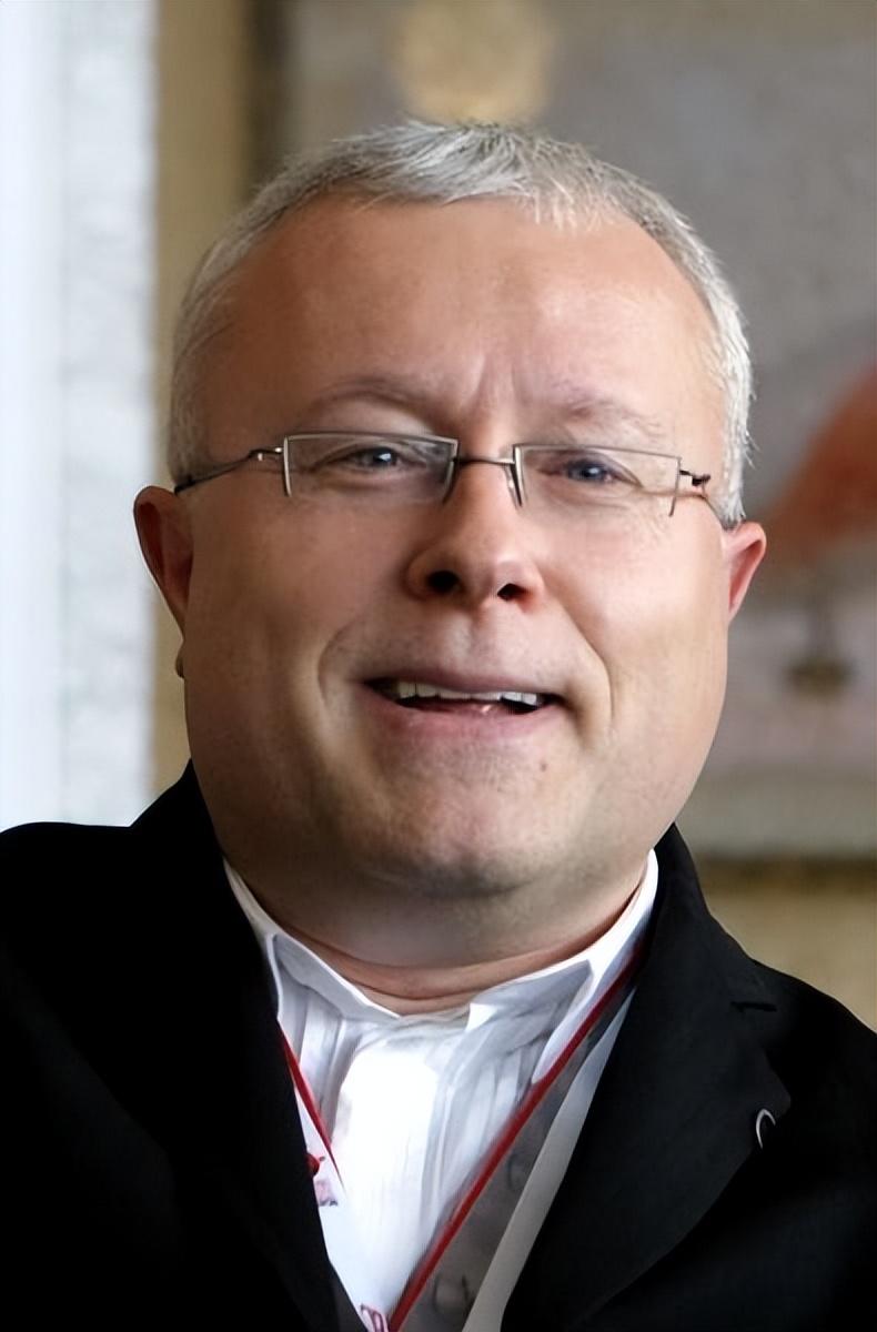 俄罗斯顶级贵妇：16岁入狱，19岁嫁救命恩人，生4胎稳坐阔太位