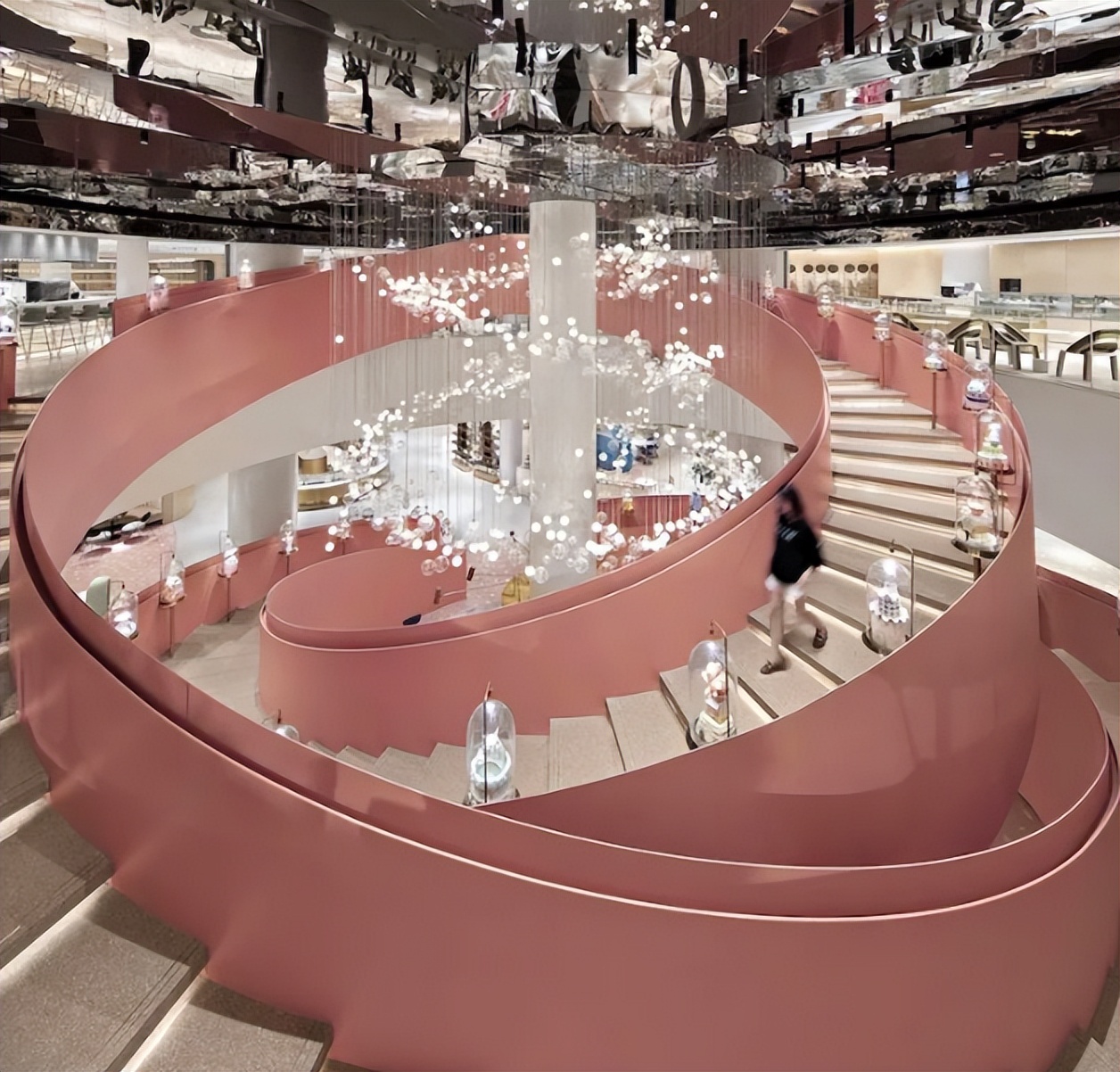 一个蛋糕1314万，中国首家1亿网红店凉了，搬出易烊千玺也没用