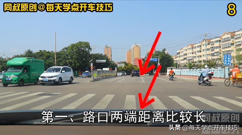 绿灯过停止线后变红灯停车等待,绿灯过了停止线变红灯继续开