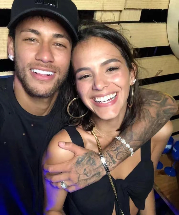 c罗姆巴佩梅西阿根廷队长,阿根廷夺冠梅西与老婆的视频