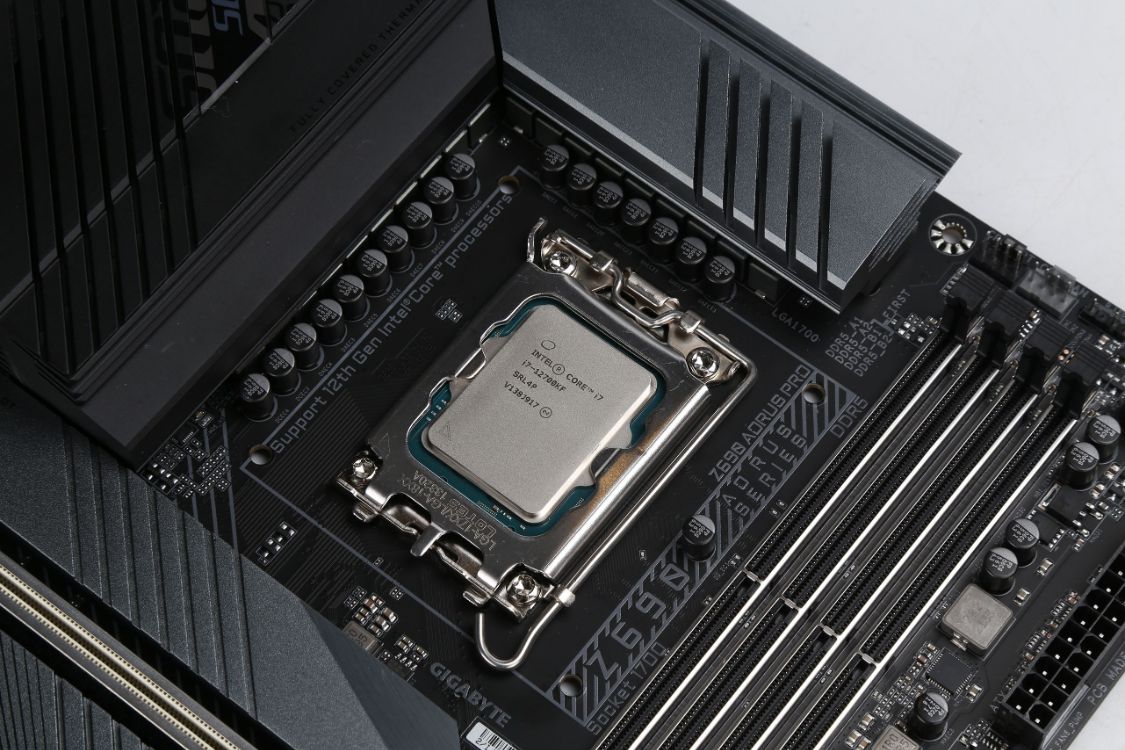 技嘉z690雪鹰和小雕主板评测,技嘉z690小雕pro评测