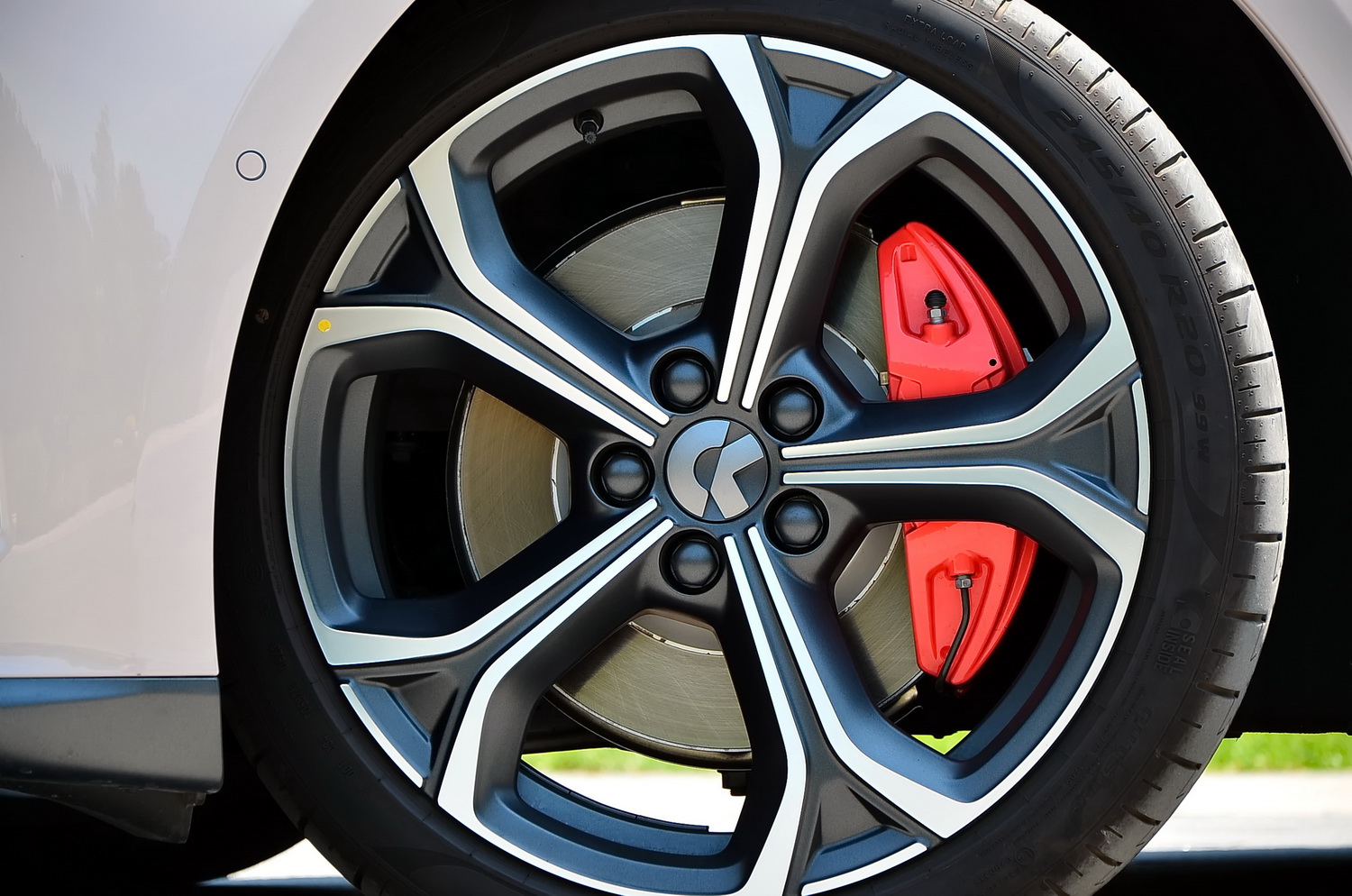 蔚来et5旅行版市区用电方便吗,蔚来et5旅行版可以遮阳吗