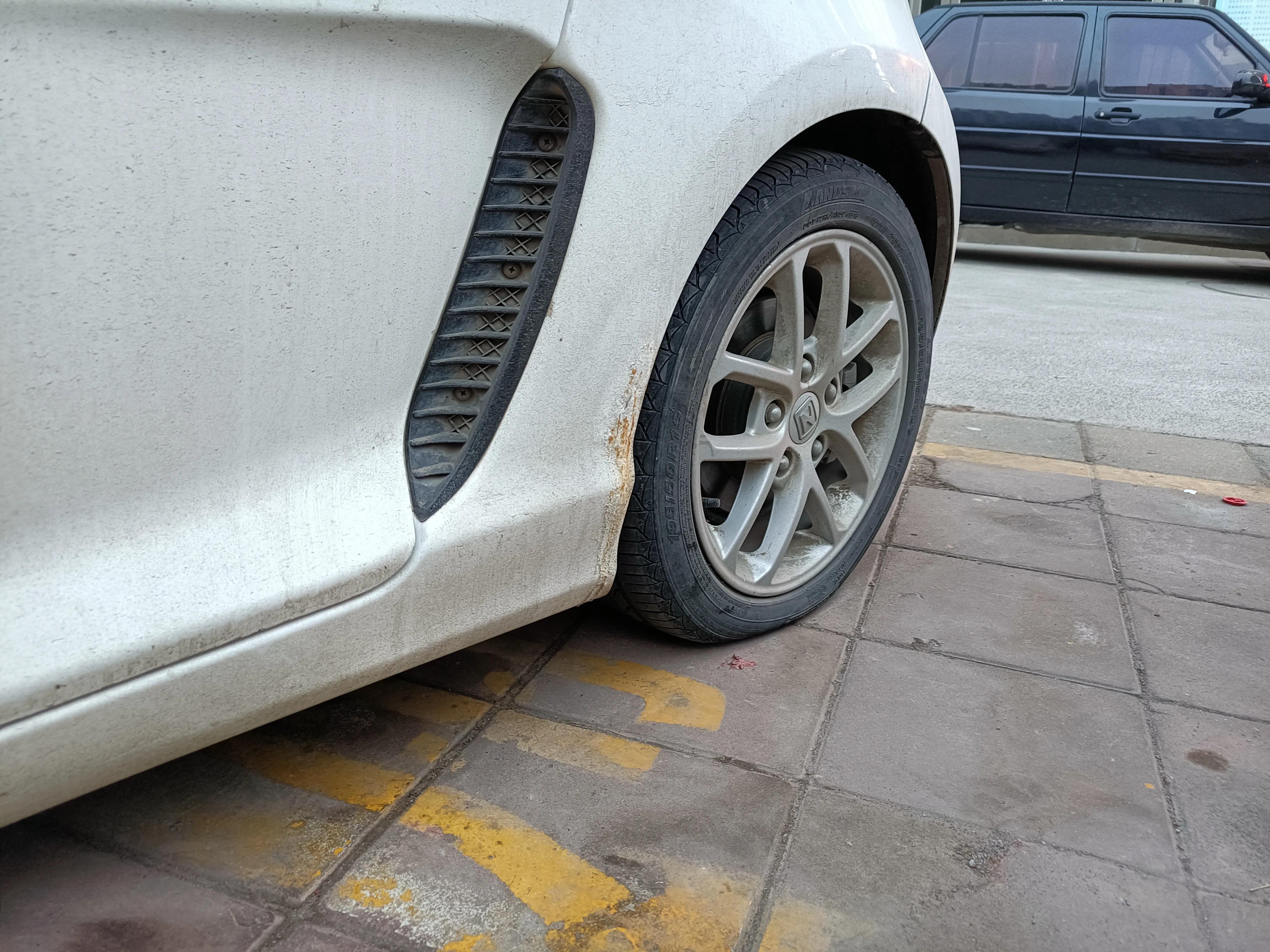 安全行车杜绝危险驾驶,行车胎压多少合适