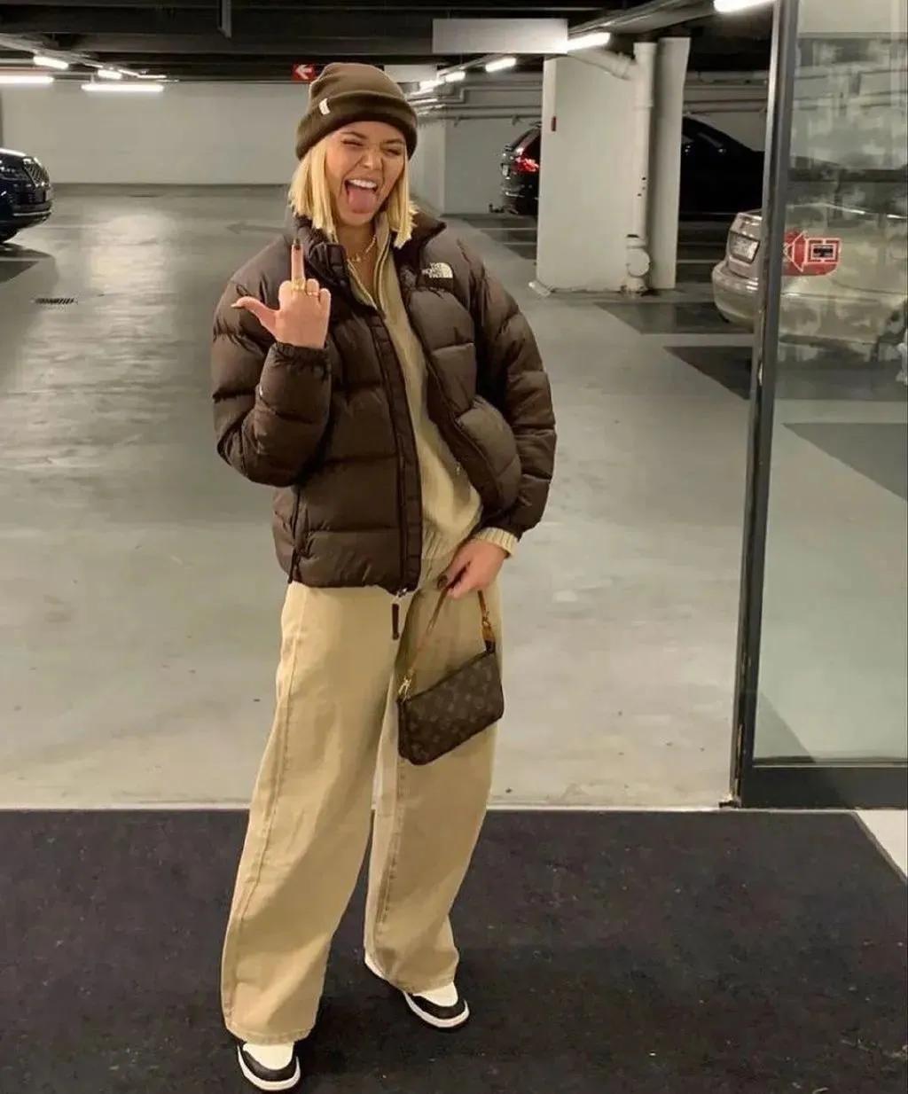 派克大衣和羽绒服哪个保暖好,冬季羽绒服建议选买这3种颜色