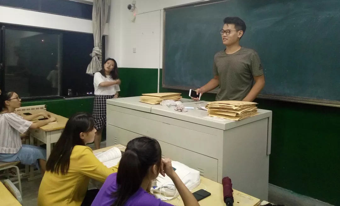 大一新生的自我介绍社恐版,大一社恐新生自我介绍