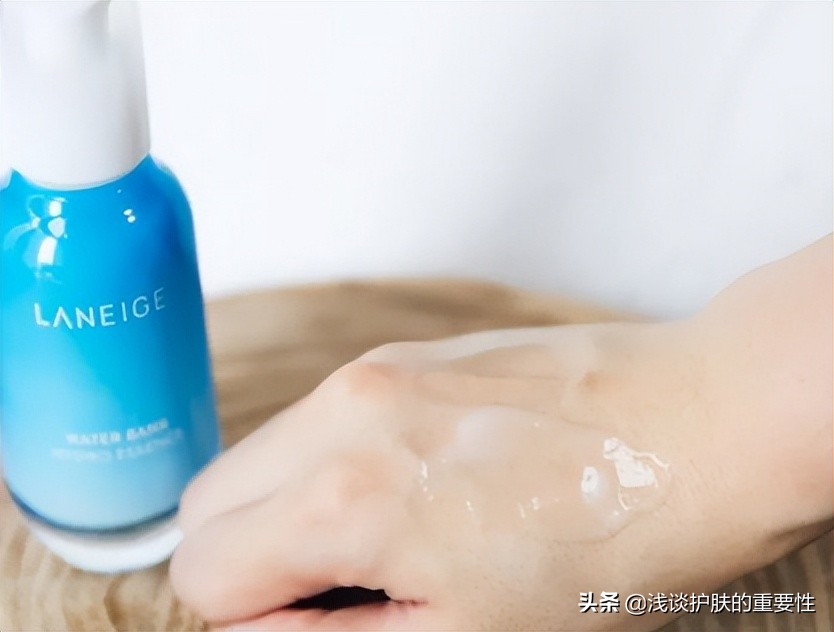 脸上干燥用护肤品有刺痛感,皮肤干用护肤品会刺痛是什么原因