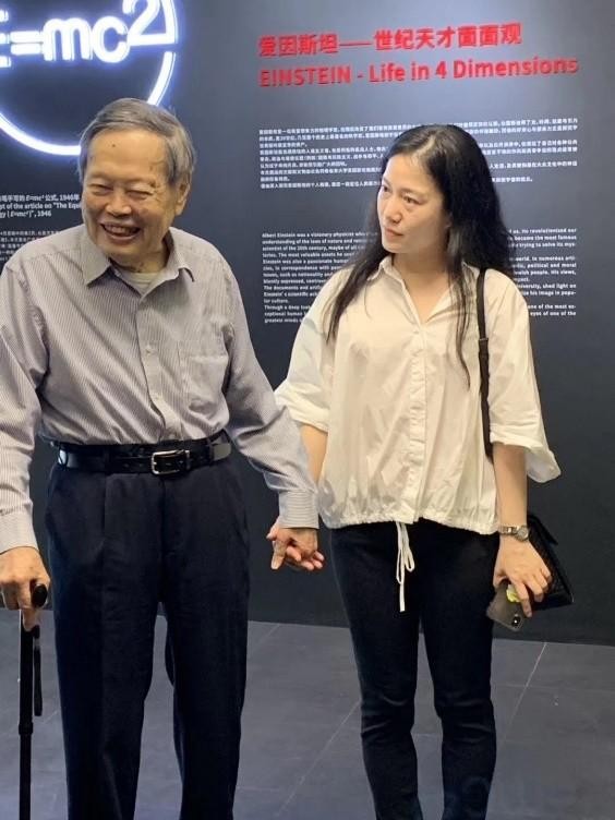 翁帆对95岁杨振宁有多少爱情,翁帆把杨振宁照顾得很好