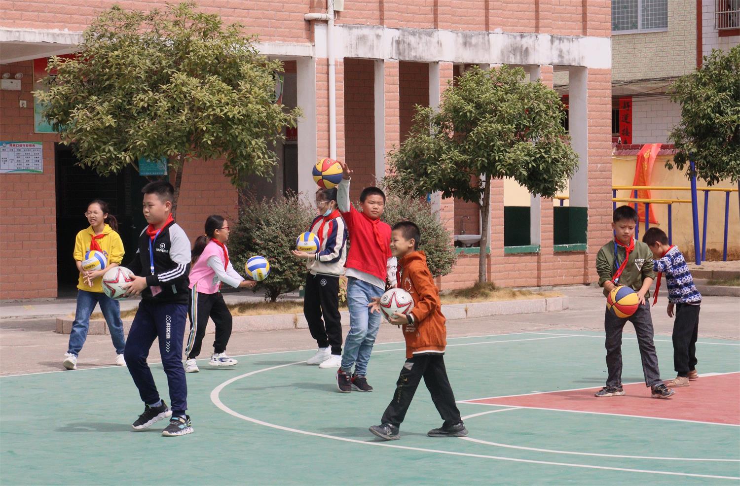 瑞金红色体育协会爱助山里娃共圆体育梦
