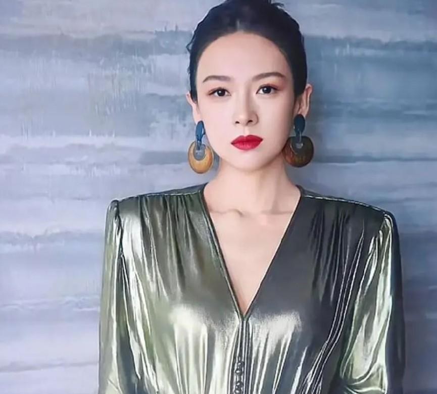 章子怡的露脐装几成笑柄,章子怡身材傲娇真是魅力四射