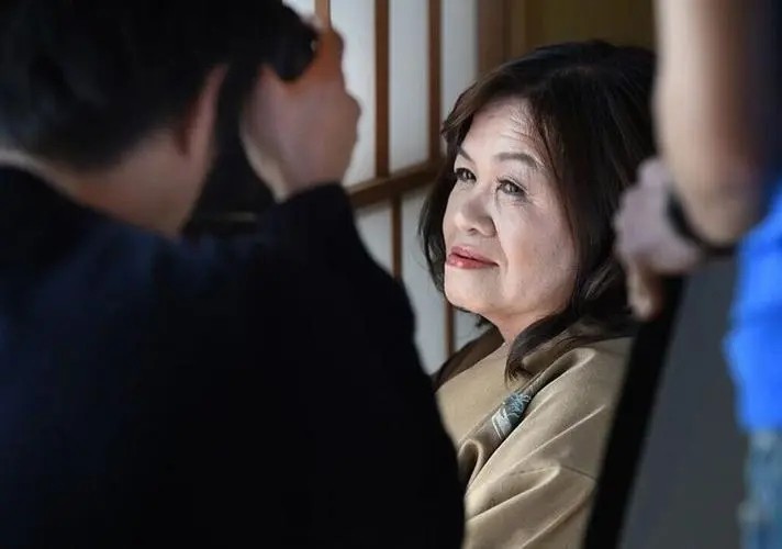 做工、考证、创业、抢占色情业，日本老人的今天是我们的明天？