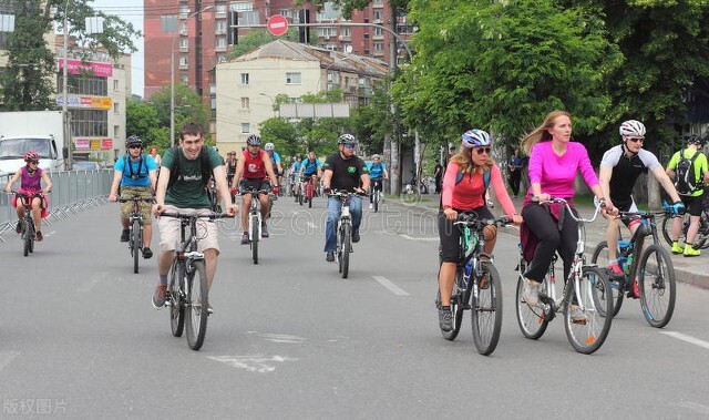 足球史上十大残暴犯规,足球经典战术性犯规
